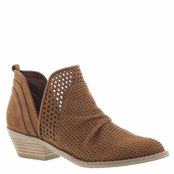 Report Shoes - NWOT Dakota Booties
